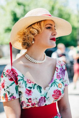 Retro cruise 2018, Ukrayna Kiev, Ukrayna - Mayıs 13: Bisiklet Retro vintage giyim katılan kişi cruise 13 Mayıs 2018 üzerinde Kiev, Ukrayna