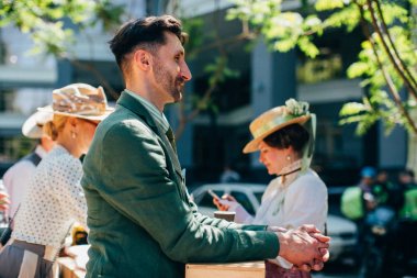 Retro cruise 2018, Ukrayna Kiev, Ukrayna - Mayıs 13: Bisiklet Retro vintage giyim katılan kişi cruise 13 Mayıs 2018 üzerinde Kiev, Ukrayna