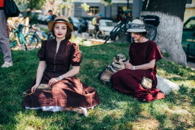 Retro cruise 2018, Ukrayna Kiev, Ukrayna - Mayıs 13: Bisiklet Retro vintage giyim katılan kişi cruise 13 Mayıs 2018 üzerinde Kiev, Ukrayna