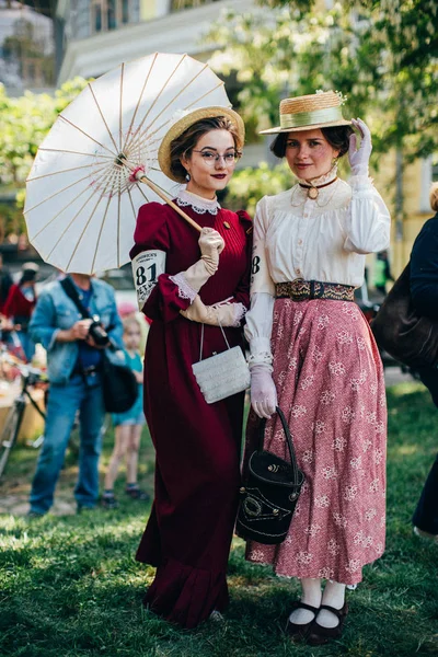 Cruzeiro Retro 2018 Ucrânia Kiev Ucrânia Maio Pessoas Roupas Vintage — Fotografia de Stock