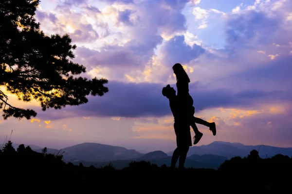 Silhouette, happy valentine at sunset — Stock Photo, Image