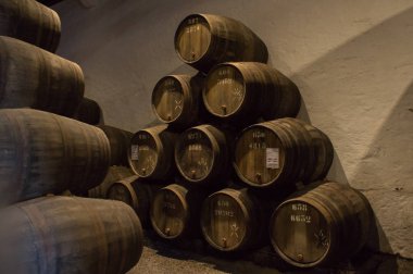 pyrdamide şekil yığın varil