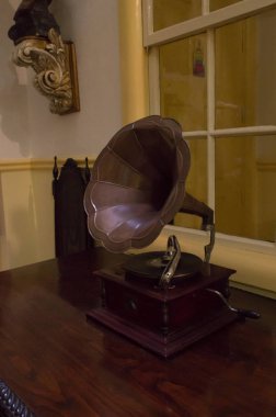 vintage bir gramofon