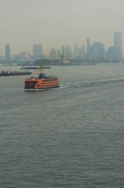 Özgürlük Anıtı önünde staten ada feribot