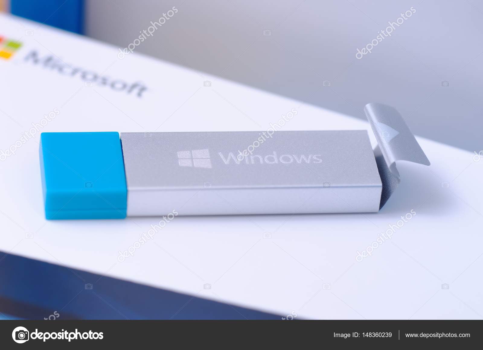 Microsoft 10 flash drive – Stock Editorial Photo © g0d4ather