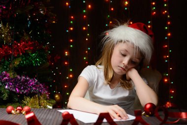 Noel Baba kız düşündü mektup