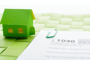 Kağıt ev ve vergi formu