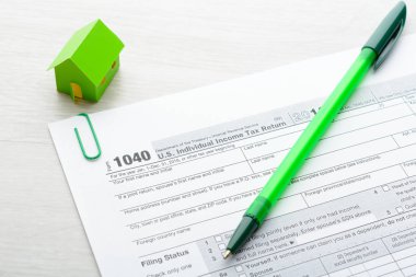 Kağıt ev ve vergi formu