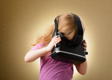 Sanal gözlük, küçük kız