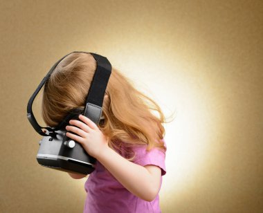 Sanal gözlük, küçük kız