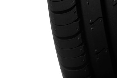 Beyaz arkaplanda araba lastiği