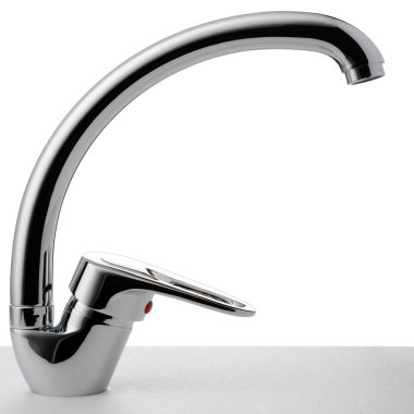 Beyaz bir arka plan üzerinde su musluk