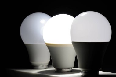 Parlayan ışık karanlıkta led