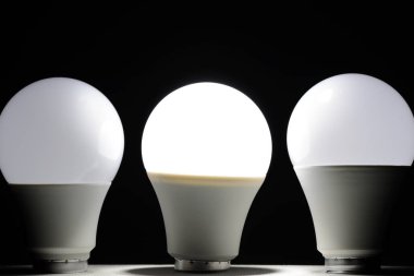 Parlayan ışık karanlıkta led