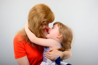 Şirin Bebek annenle sarılma