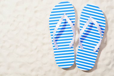 Kumda parmak arası terlikler