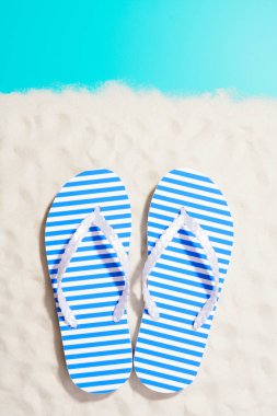 Kumda parmak arası terlikler