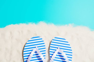 Kumda parmak arası terlikler