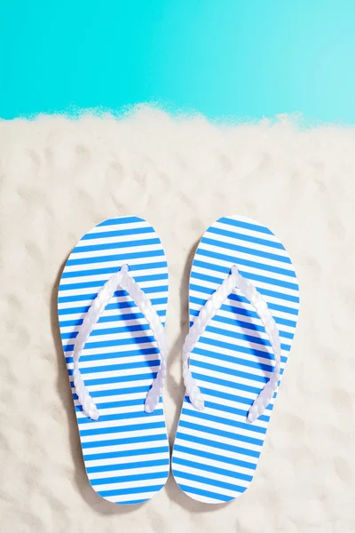 Kumda parmak arası terlikler