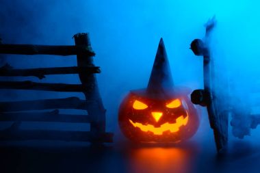 Stüdyo dekor içinde korkutucu kabak