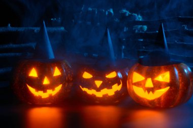 Karanlıkta bileşiminde korkunç kabaklar