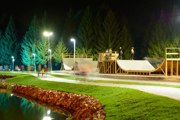 Skatepark bei Nacht — Stockfoto