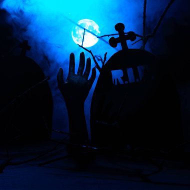 İlan ay karşı konseptiyle Cadılar Bayramı