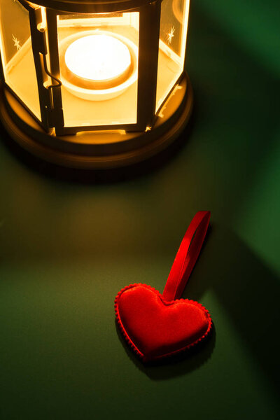 Фонарь и маленькое сердце
