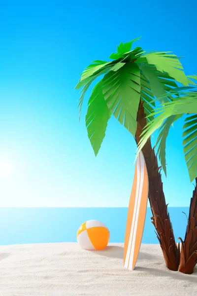 Bodegón tropical. Amanecer en la costa arenosa con palmeras. La pelota y la tabla de surf en la playa —  Fotos de Stock