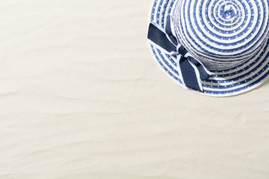 Kum üstünde şapka Üstten Görünüm