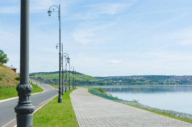 Güzel bir taş salonu ile Gezinti görünümünü