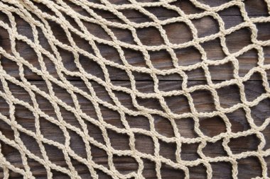 Ahşap bir masada yeniden kullanılabilir ağ ürünü poşeti, üst manzara. Sıfır atık.