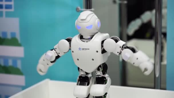 Almetyevsk, Russia - 18 gennaio 2020: Mostra di robot . — Video Stock