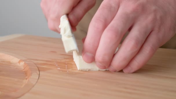 Chef cuts feta cheese. — Stock Video