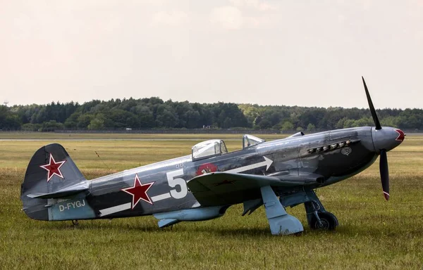 Як-3 радянський винищувач-літак був. — стокове фото