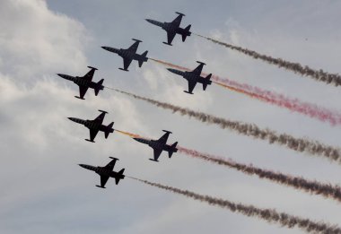 Türk Hava Kuvvetleri akrobasi gösteri ekibi Türk yıldızlar.