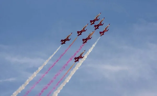 Türk Hava Kuvvetleri akrobasi gösteri ekibi Türk yıldızlar.