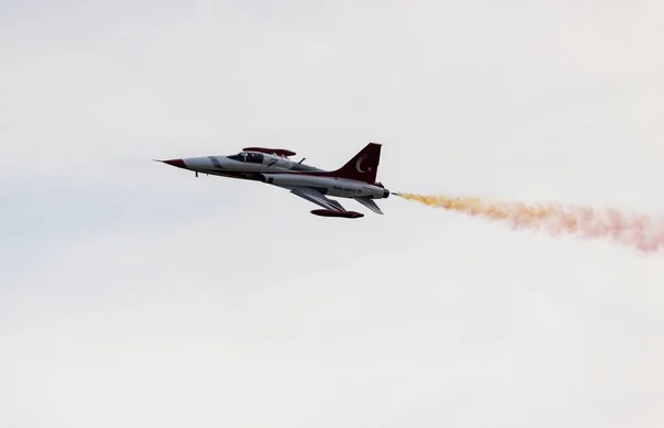 Le Turkish Stars sono il team dimostrativo acrobatico dell'Aeronautica Militare Turca . — Foto Stock