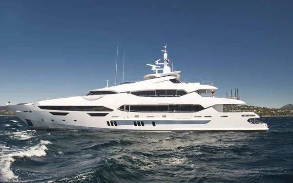 Bağlantı noktası ve Saint-Tropez limanda.