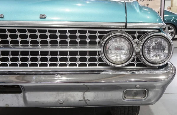 Viejo y clásico coche americano — Foto de Stock