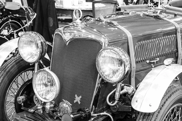 Stare i vitage francuski samochód — Zdjęcie stockowe
