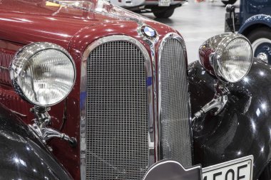 Eski Bmw araba statik ekranda