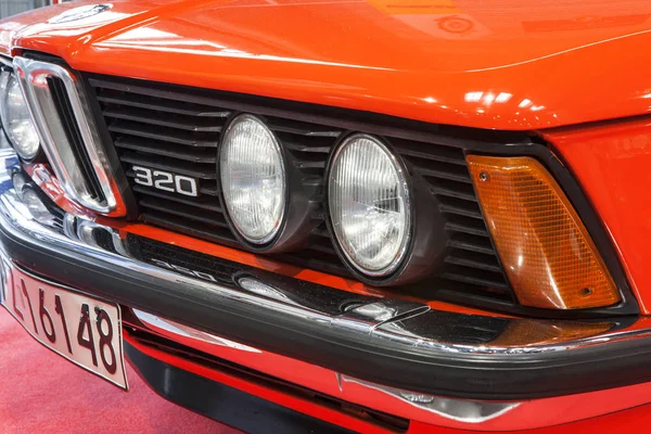 Carro velho de BMW na exposição estática — Fotografia de Stock