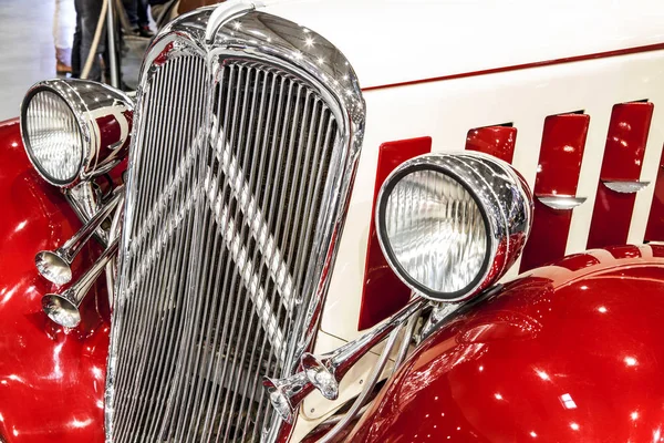 Old Citroen car on static display at the International Fair in Poznan. — Stock Photo, Image