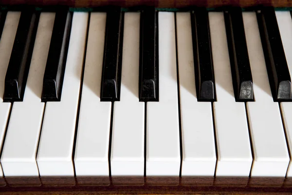 ピアノ楽器ではピアノの鍵盤 — ストック写真