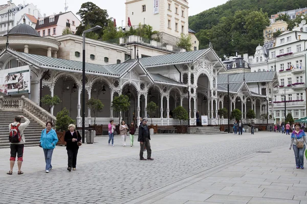 Karlovy Vary é uma cidade checa localizada na região da Boêmia Ocidental . — Fotografia de Stock