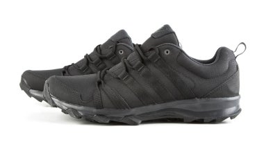 siyah beyaz bir arka plan üzerinde ayakkabı spor