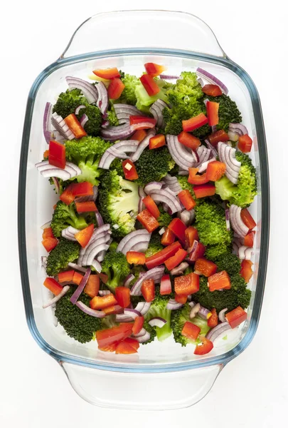 bir cam tabak taze sebze