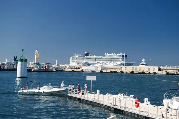 Bağlantı noktası ve Saint Tropez Grimaud Fransız Rivierası'nda limanda.