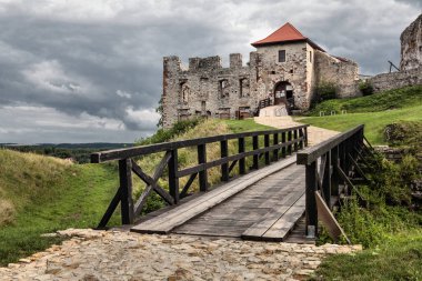 Rabsztyn Kalesi - Krakow-Czestochowa Upland, Kartalların yuva kale sisteminde, Polonya bulunan Gotik kale Harabeleri